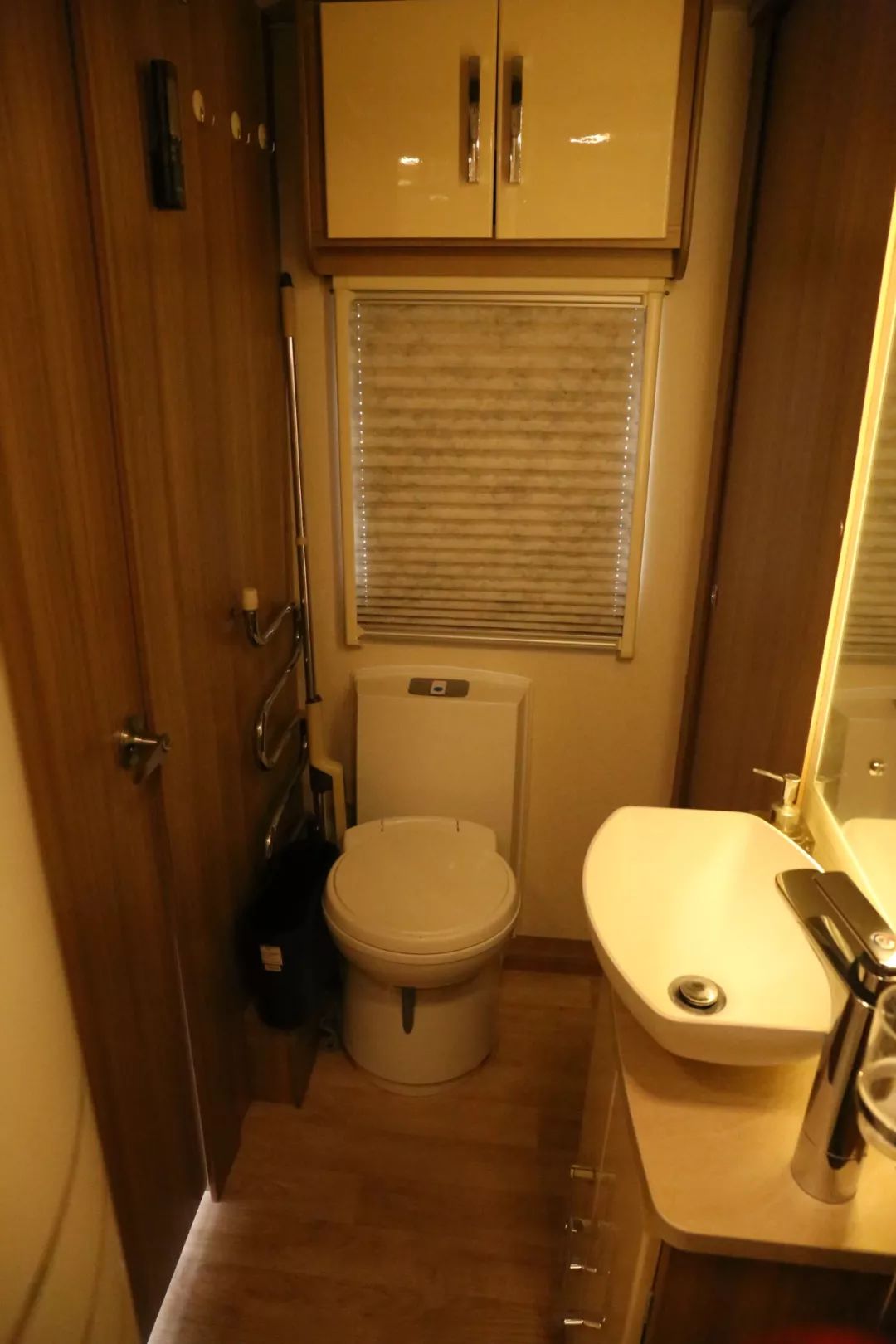 拥有一台拖挂房车有多好 (第一次开一个拖挂房车)