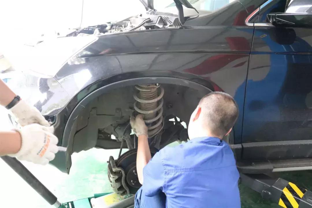 如何判断减震器引起异响,怎么判断是减震器异响