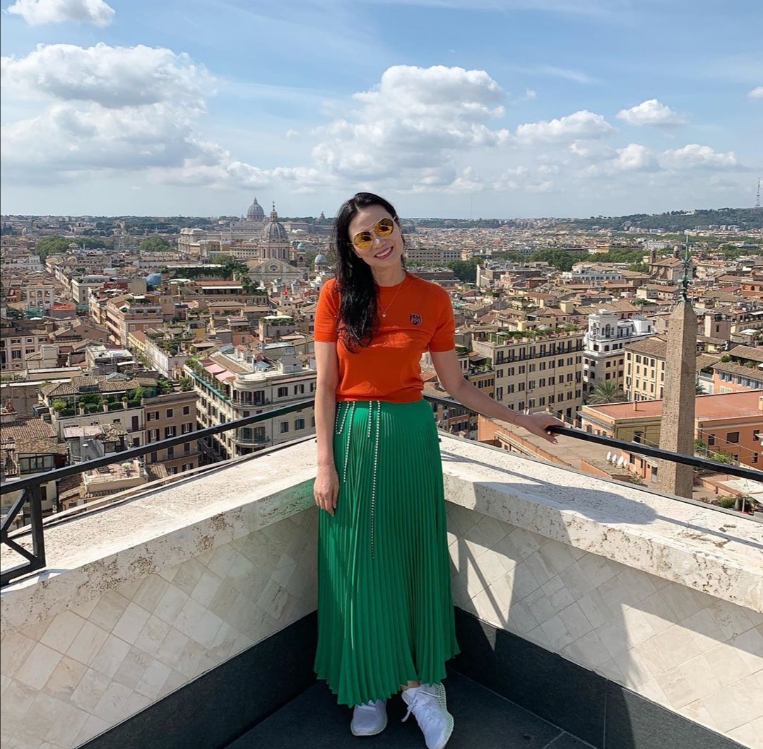 51岁邓文迪图,51岁邓文迪容光焕发