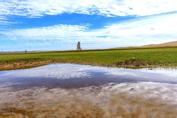 在青海竟私藏着一个比甘肃月牙泉更美的沙漠清泉瀚海明珠金子海