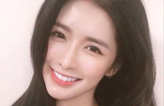 睫毛夹一下就掉了,睫毛夹一会就塌了