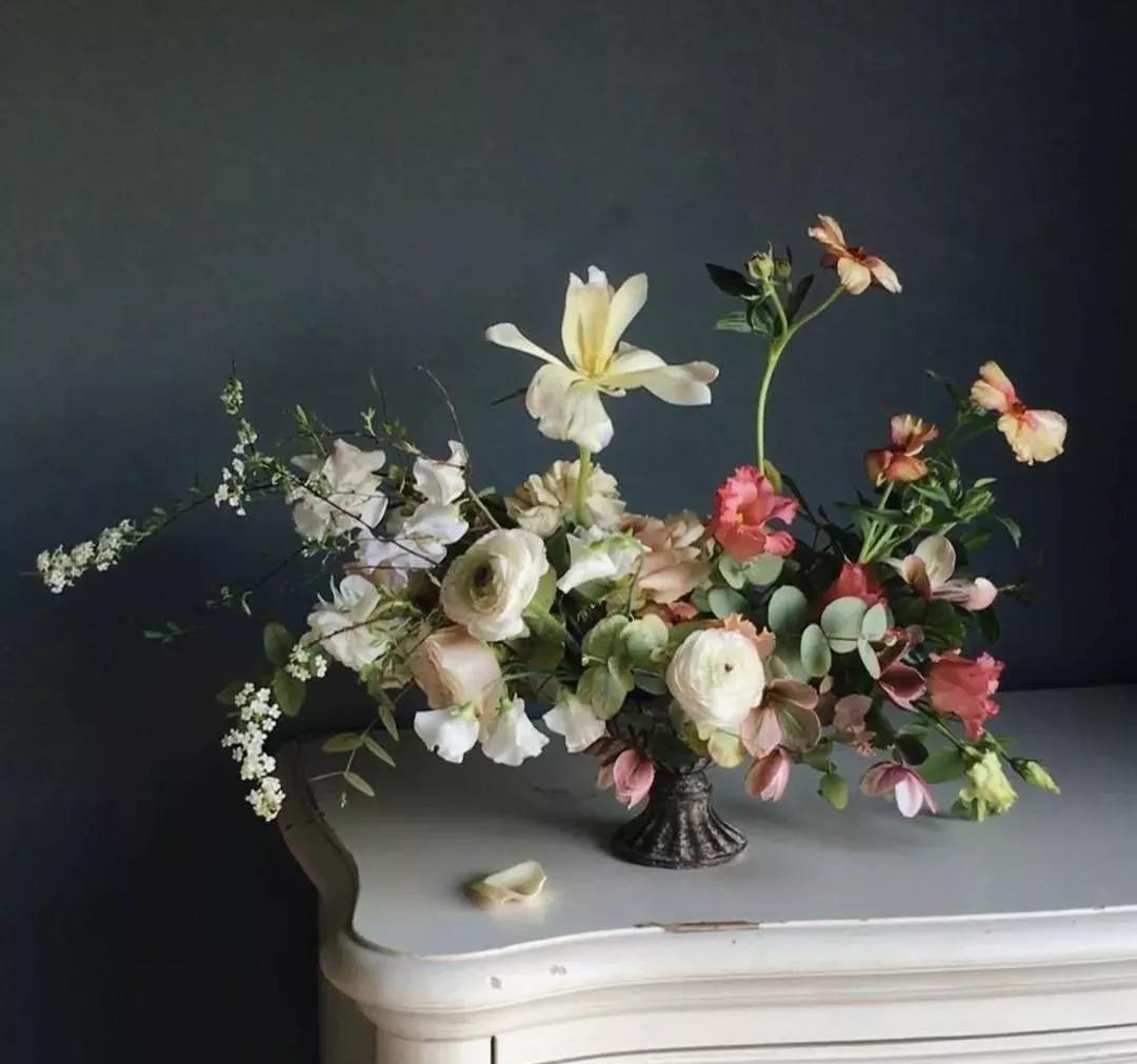 花要不要经常换水,花材正确处理方式及日常养护