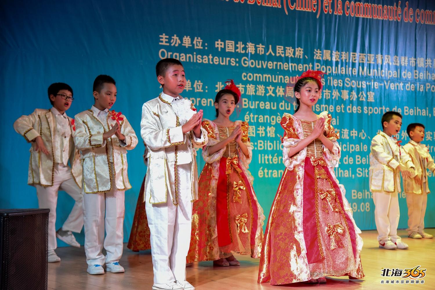 我在北海图书馆拍了一场特别的晚会，观众情不自禁跟着节奏动起来