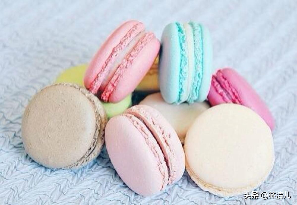 白T恤地位岌岌可危，杨幂林允爱上的马卡龙色T恤，比它更时髦百搭