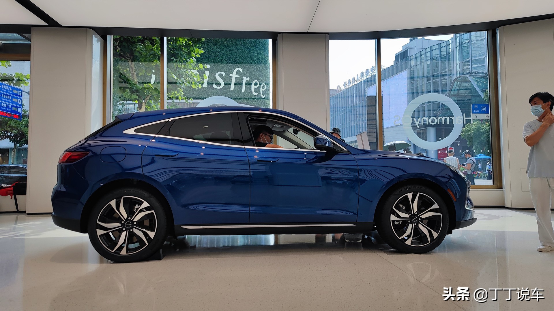 试驾华为赛力斯sf5,赛力斯华为智选sf5泥泞道路试驾