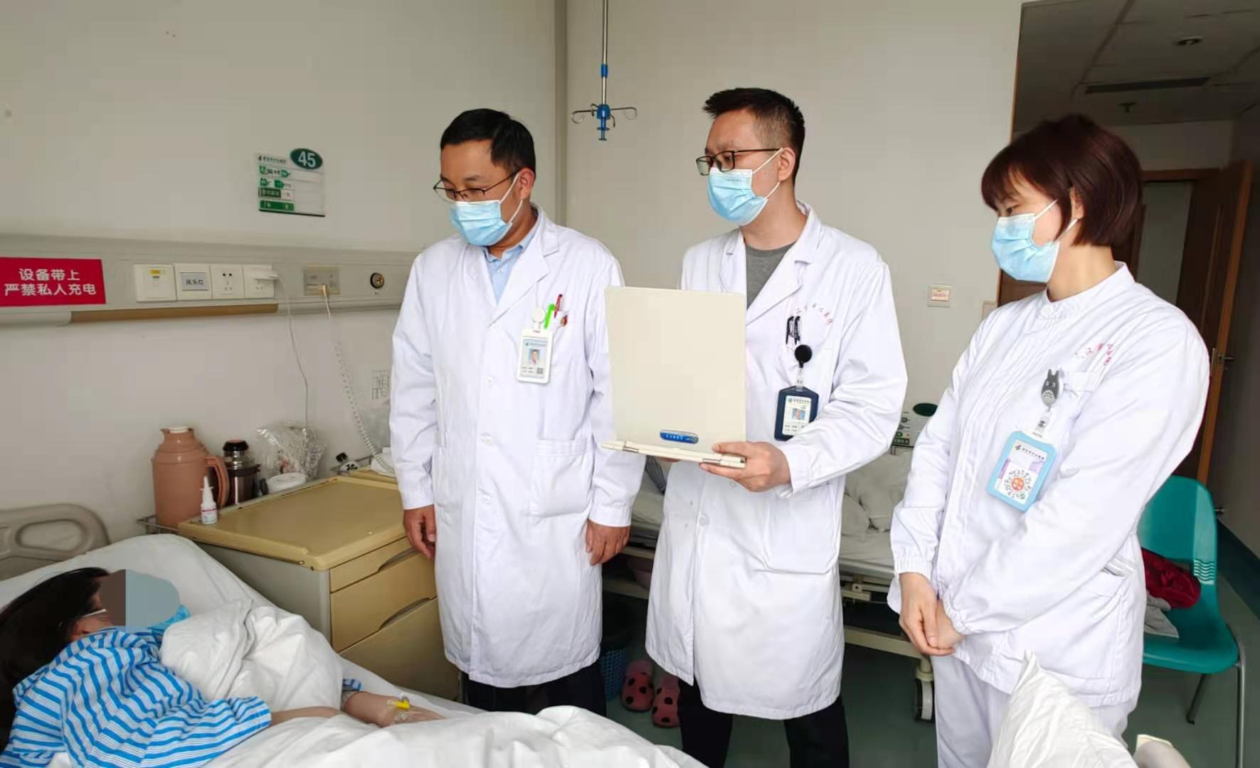 打喷嚏流鼻血用什么偏方,打个喷嚏流鼻血用什么药