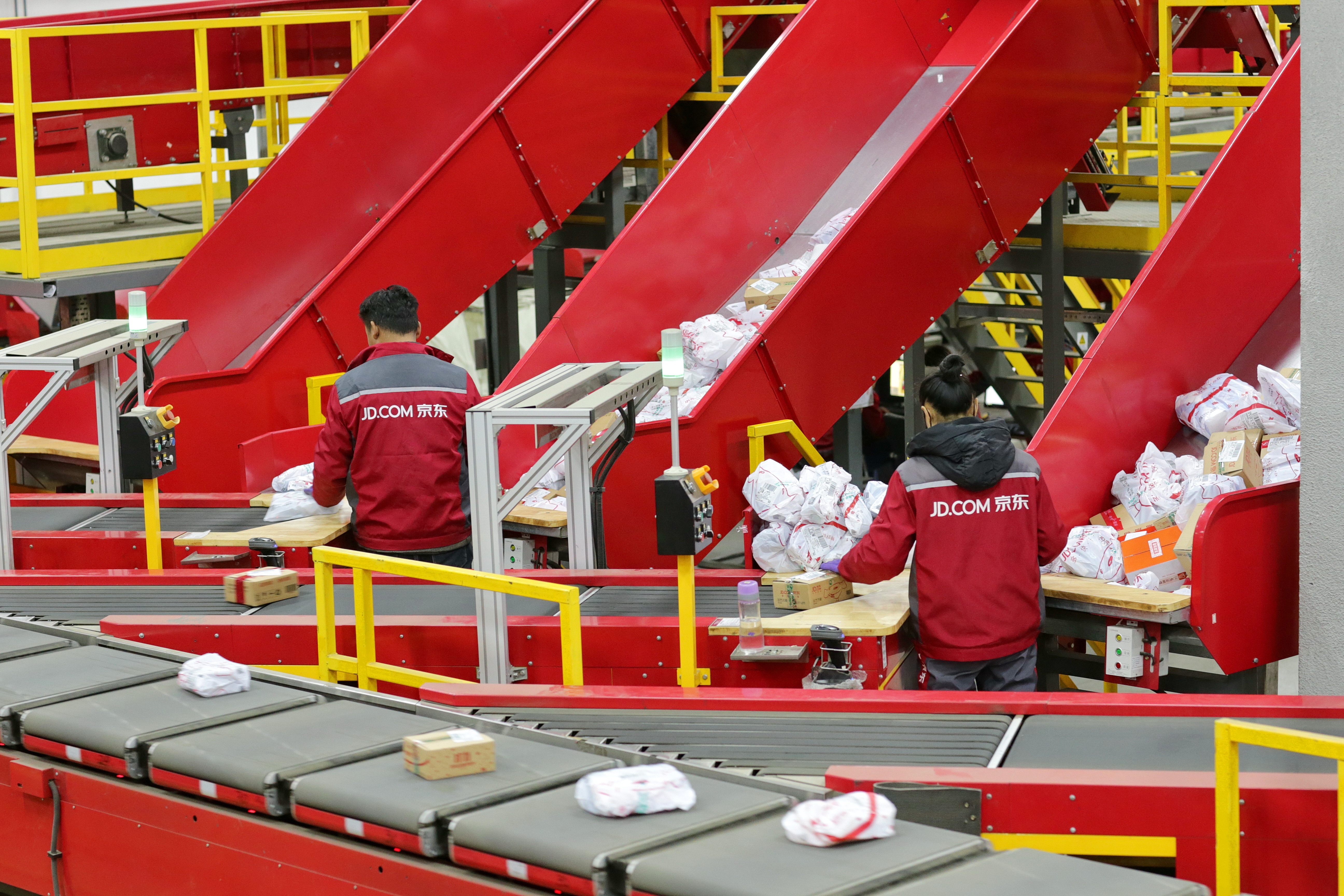 沈阳某村子一半人在世界500强工作，网友酸了：村里还招人吗