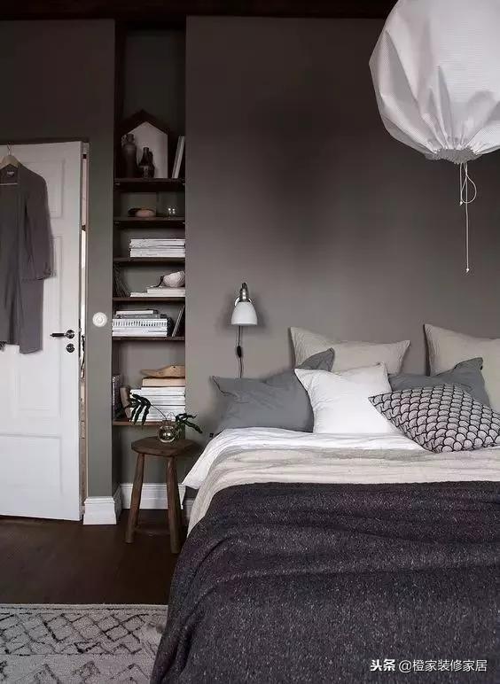 卫生间墙壁掏洞感觉打到隔壁了,卫生间墙掏个洞放垃圾桶