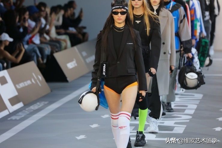 太平鸟时装发布会,太平鸟联名绿色外套