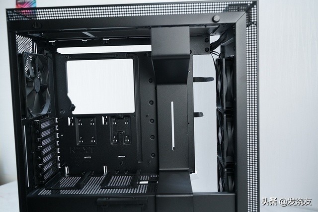 沉默是金~NZXTH700黑金电脑水冷装机秀