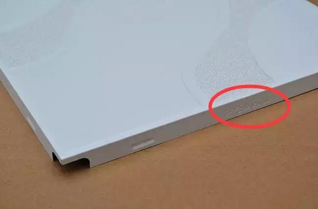 厨卫吊顶用大铝板还是小铝板好,厨卫吊顶用水泥板还是防水石膏板