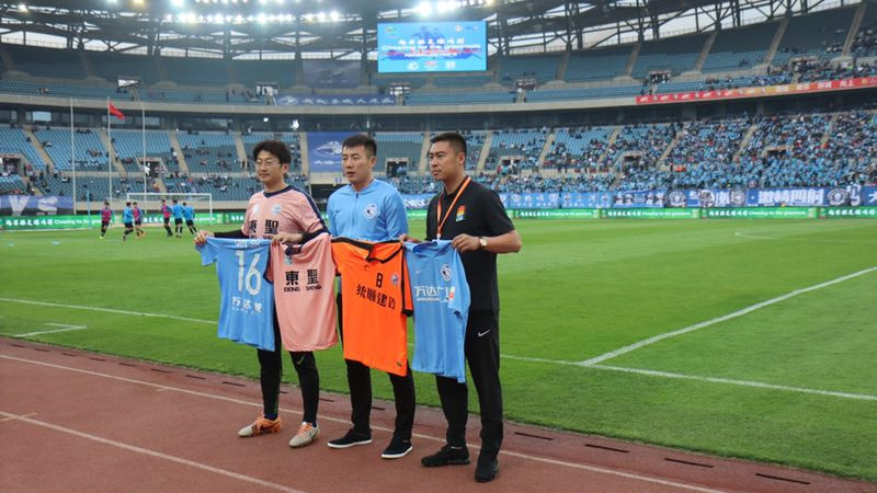 亚足联草根足球日大连站,为足球赛喝彩