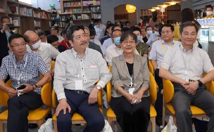 椴佽繀涓婚涔﹀簵,椴佽繀鍏堢敓涓婃捣涔﹀簵