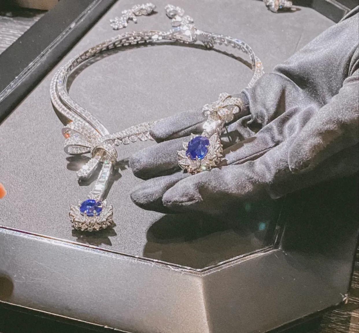 几十万的手镯原来长这样，梵克雅宝的饰品大家能欣赏得来吗？