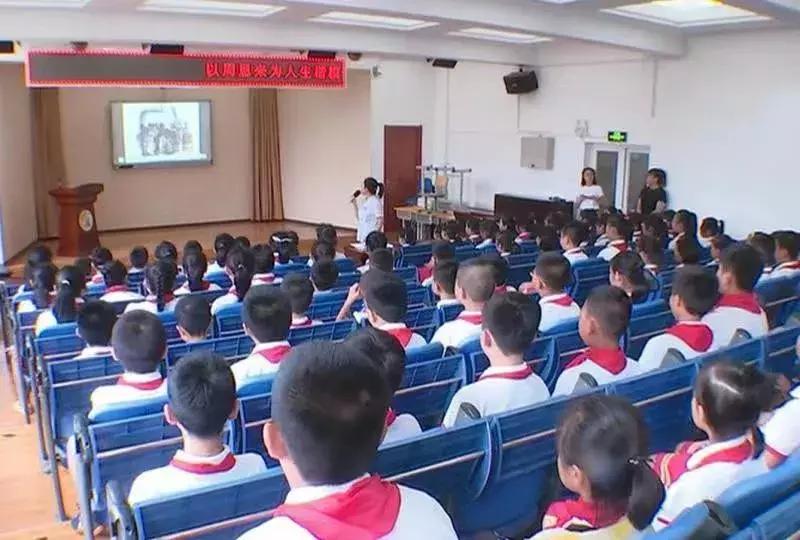 川府小学多种形式开展爱国主义教育