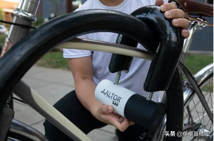 这应该是最大的自行车车锁了，据说可以防御任何攻击