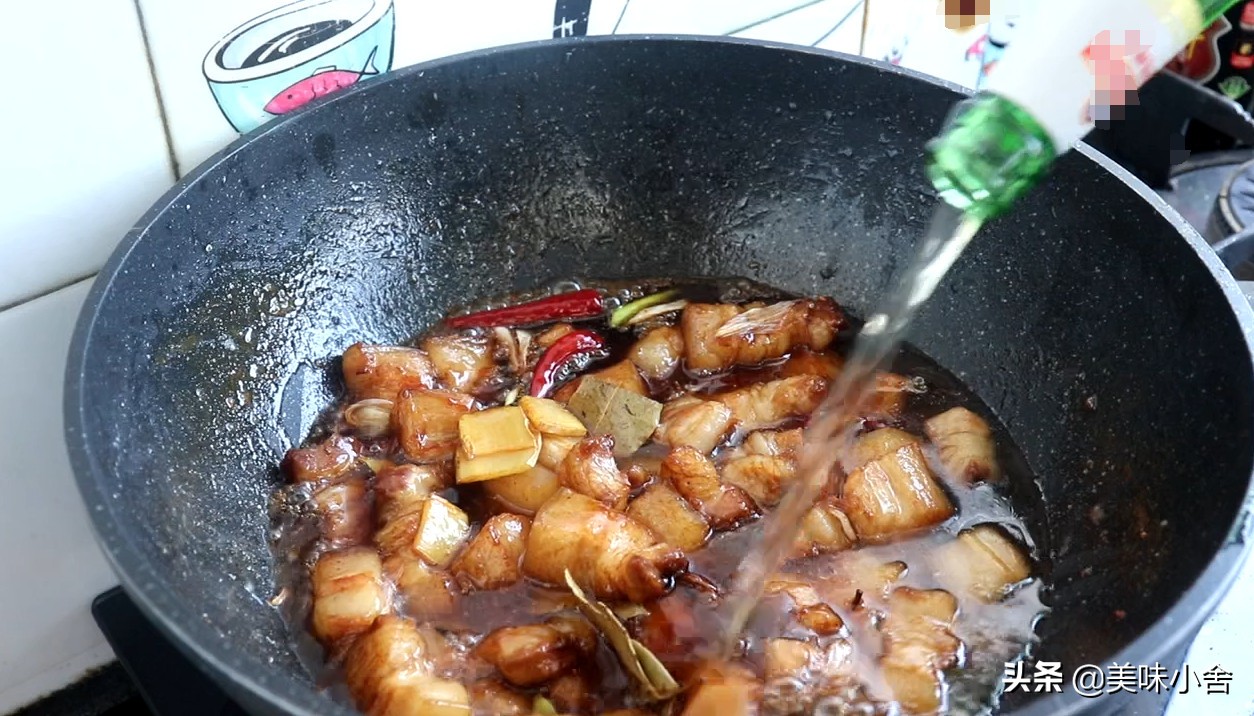 红烧肉这样做软糯入味肥而不腻,过年红烧肉的做法吃起来不油腻