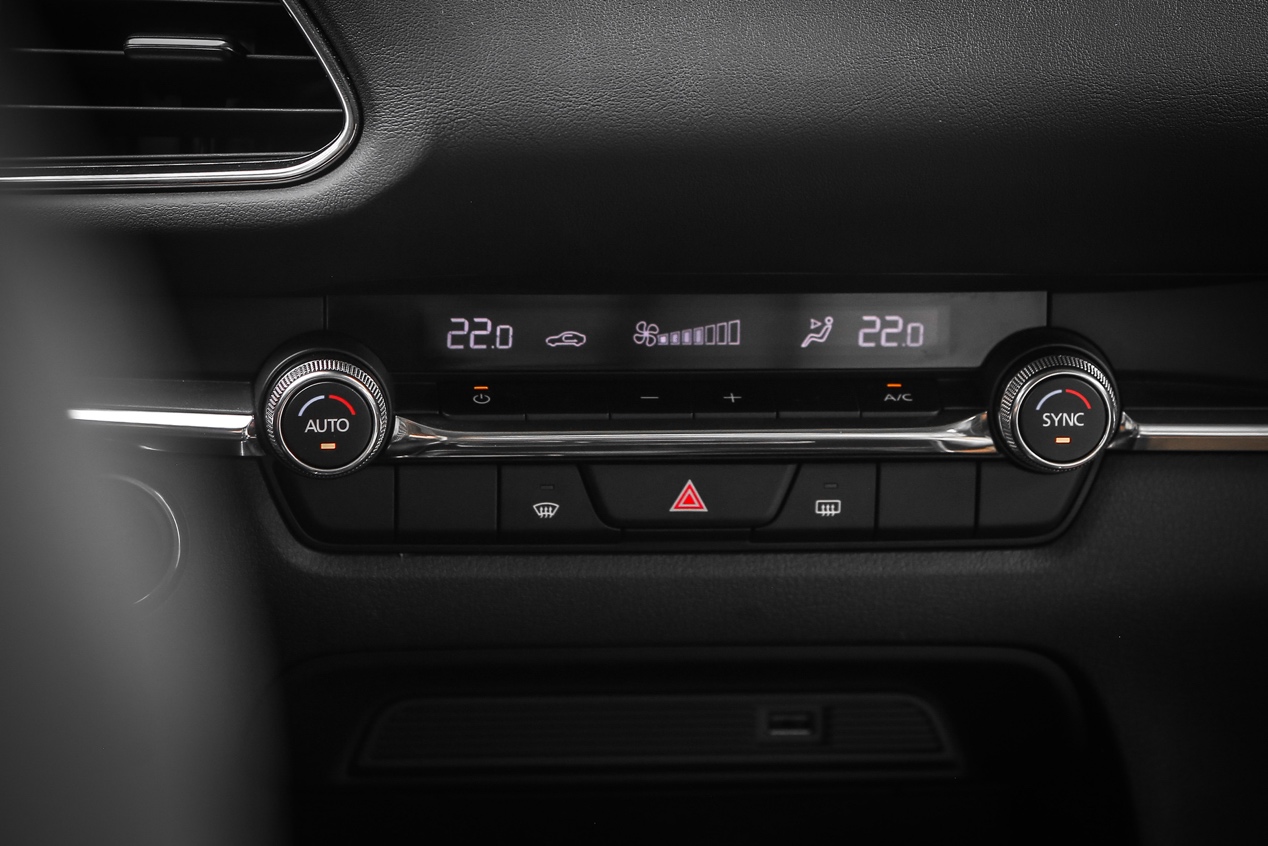 试驾马自达cx30手动挡,马自达cx-30选色