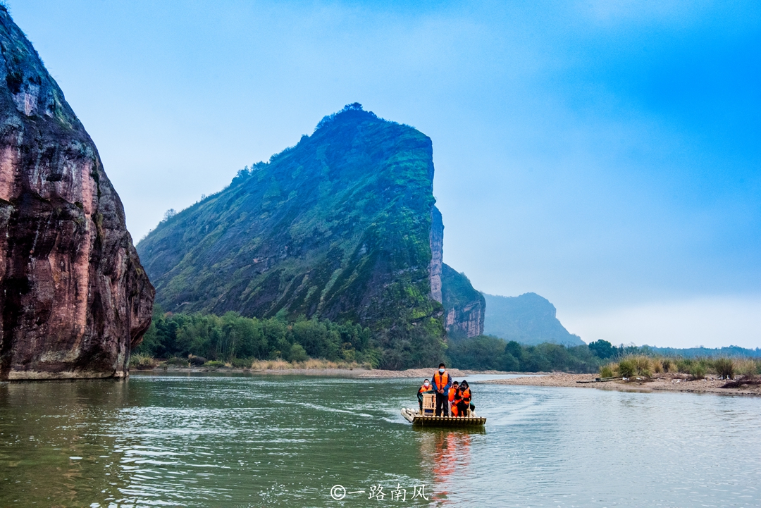 鹰潭龙虎山千年悬棺在哪里发现的,龙虎山悬崖棺材在哪里