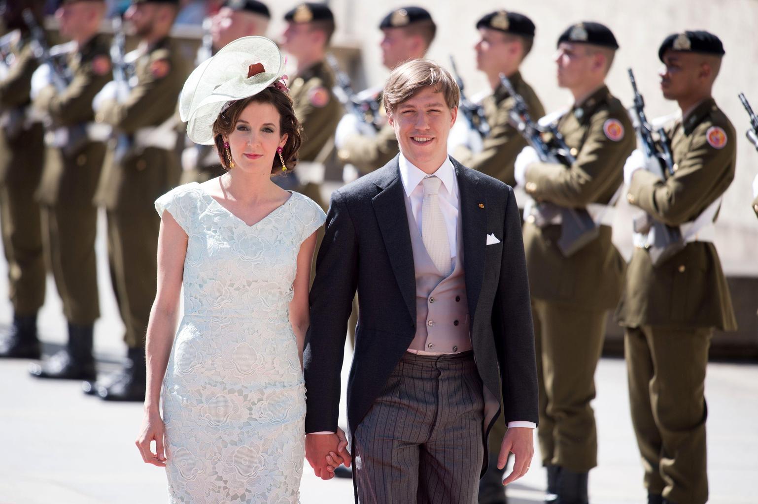 卢森堡前王妃发问,哪个头饰最好看?照片引发回忆,还难忘旧情吗