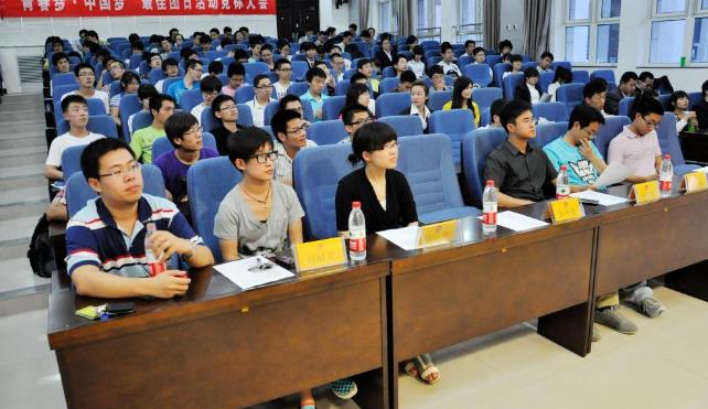 一般在大学入党辅导员会给谁,大学生入党支部书记和辅导员