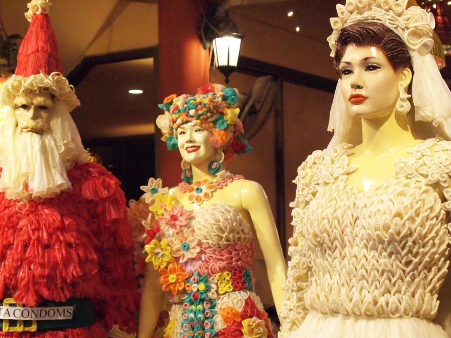 套套餐具、半裸服务……餐厅的“软色情”你能接受吗?