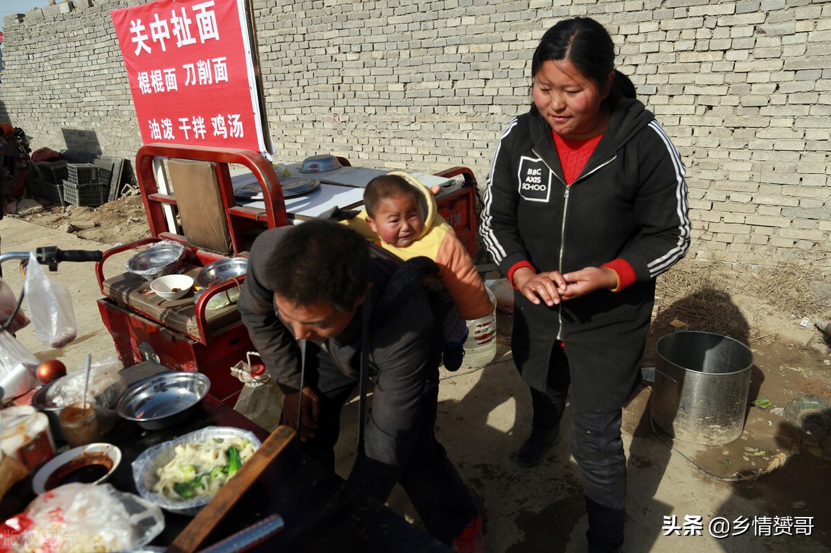 父母在农村被全村人孤立了怎么办,贫穷被亲戚看不起怎么办