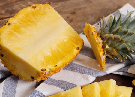 菠萝和香水菠萝什么区别,香水菠萝和凤梨是一回事不