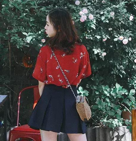 碎花衬衫和白衬衫哪个更好看,雪纺衬衫女夏季碎花领妈妈款