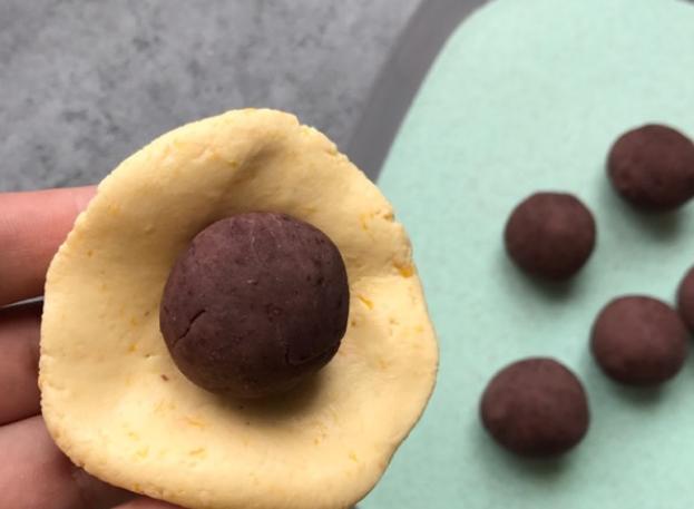 如何不用蔬菜不用烤箱做中秋月饼,不用烤箱中秋月饼怎么做