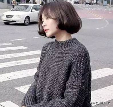 圆脸适合的短发发型烫发,有什么适合圆脸的短发