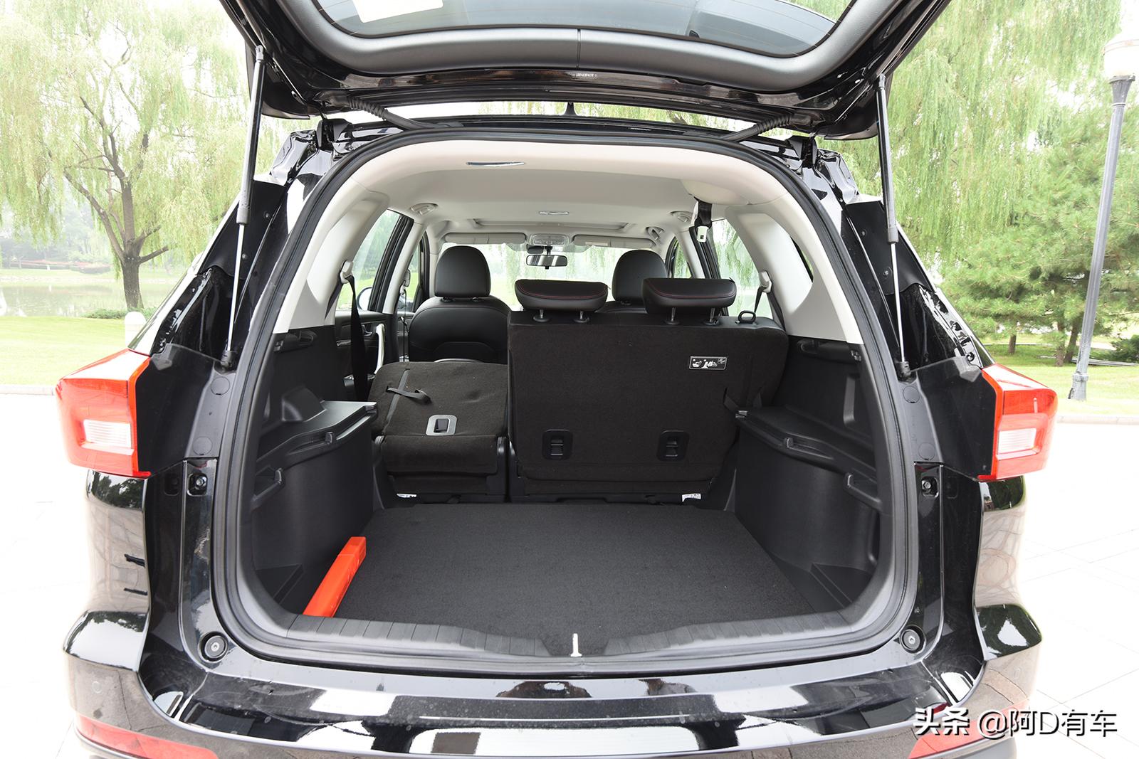 这辆车的确是生活中的得力小帮手