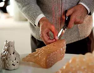 凯瑞姆、扎哈都有为梅丽莎设计过塑料鞋？没错，而且还怪好看的！