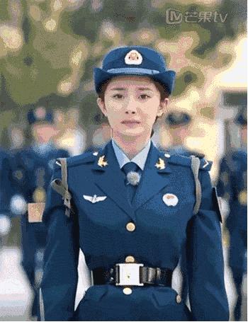 胸比较大的女生怎么穿显身材,胸比较大的女生怎么穿衣服好看