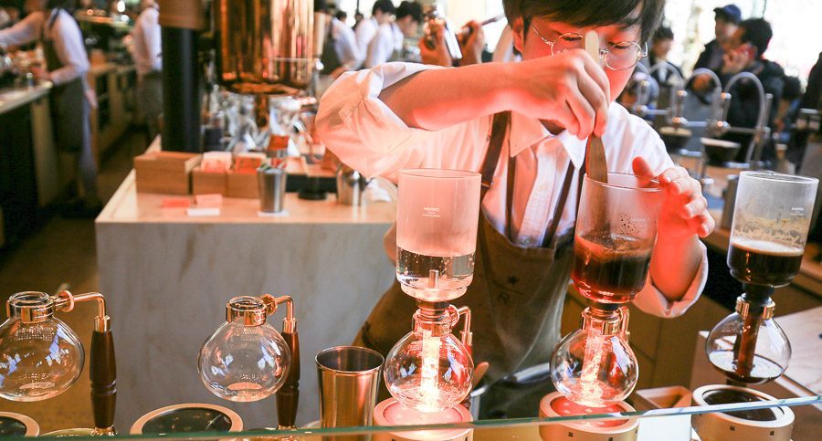 东京｜堪比艺术馆的星巴克臻选®烘培工坊樱花海中品满分咖啡