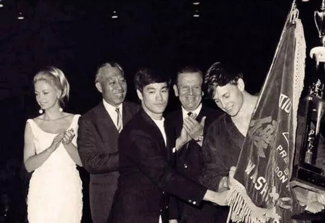 李小龙截拳宗师全程无敌,李小龙截拳道中国龙