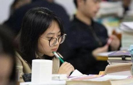 研究生学费竟然6万一年,研究生天价学费