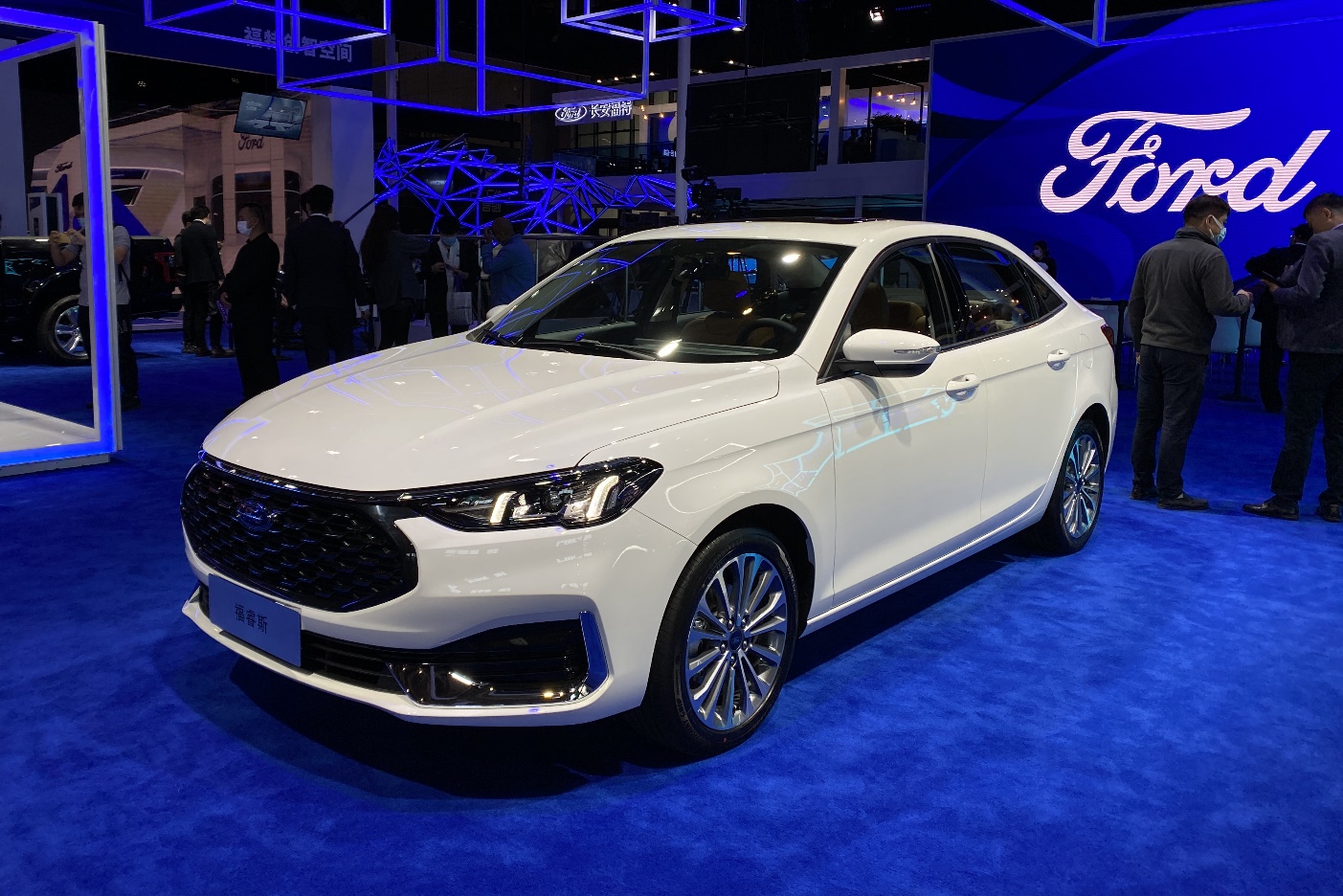 比轩逸新款还好的车,日产轩逸和福特福睿斯对比