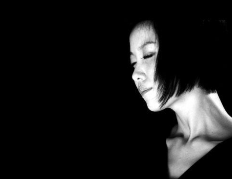 姚贝娜：患乳腺癌，割去乳房，后拍全裸写真照，死后捐出眼角膜