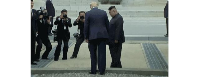 特朗普上台要做的三件事,特朗普走两步