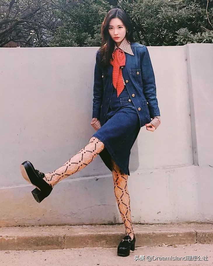 街拍白色乐福鞋,达妹街拍图文