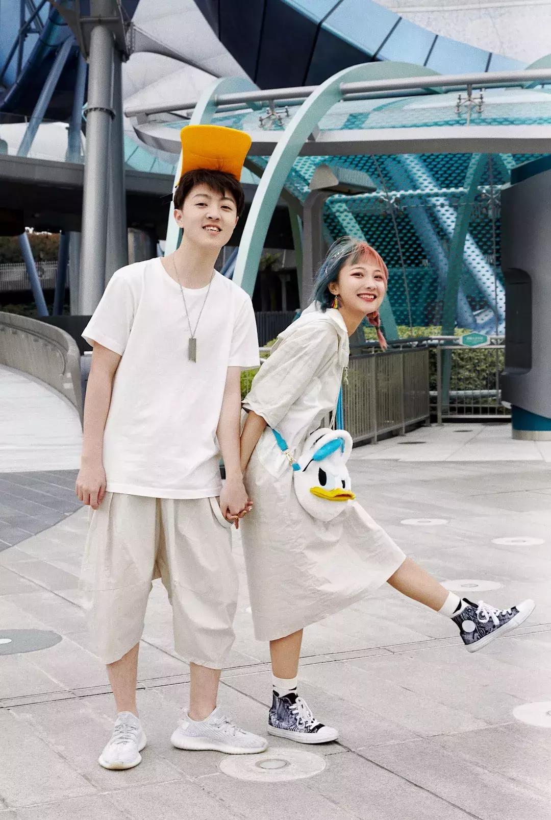 我们在上海迪士尼里玩耍了一天，发现穿的美才能玩的好！