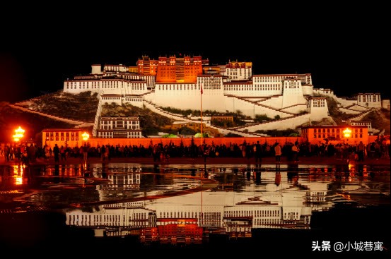 雪域圣殿西藏拉萨布达拉宫,布达拉宫雪域的圣殿模板