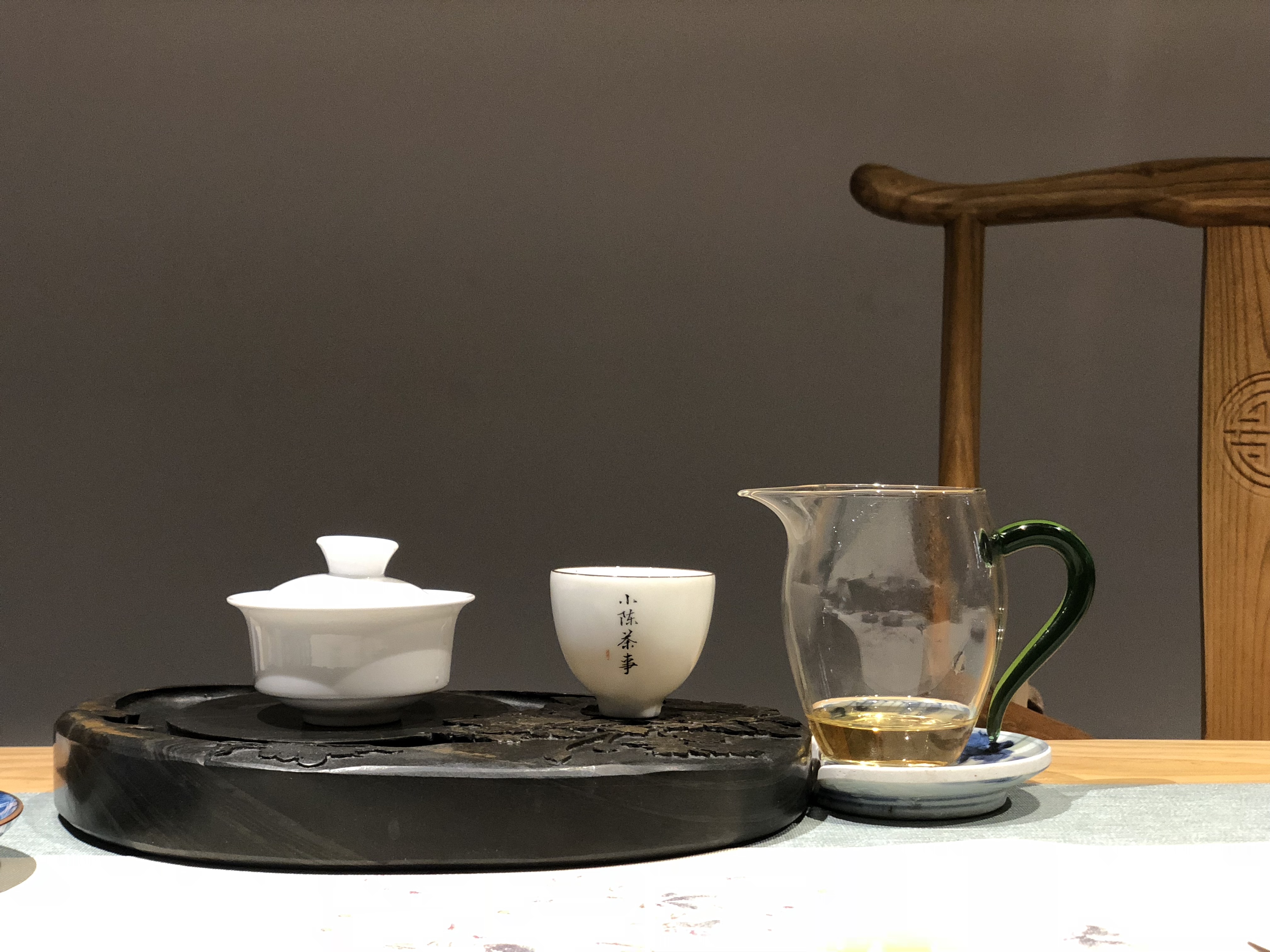 温水泡茶是劣质茶的“掩饰衣。真正的好茶，根本不存在怕烫之说