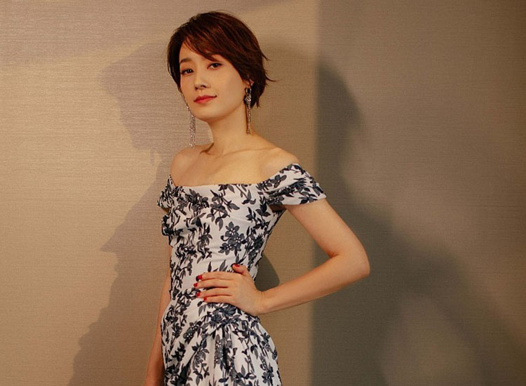 马伊琍同款短发穿衣搭配,马伊琍穿黑色羽绒服图片