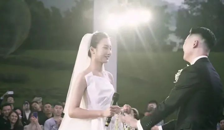 结婚视频新娘出场,户外创意新娘出场方式