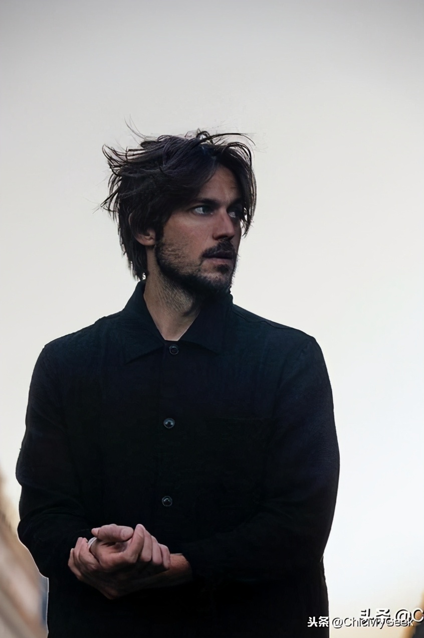 艾米丽在巴黎女主最后跟谁在一起,艾米丽在巴黎主演是谁