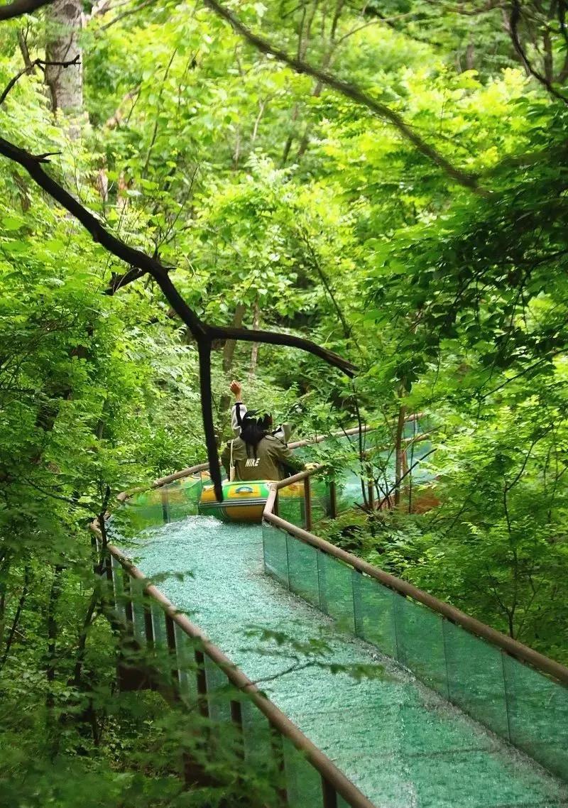 带你峡谷漂流感受一下夏天的气息,端午游玩清凉谷踏浪漂流清凉一夏