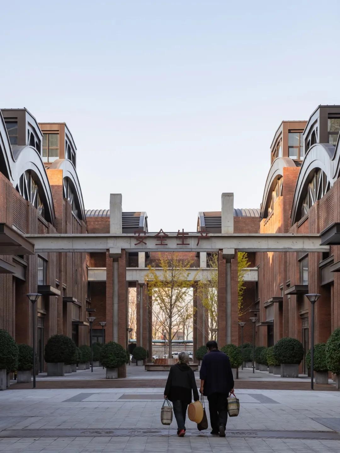 三重转换,天津天拖厂房改造/深圳华汇设计