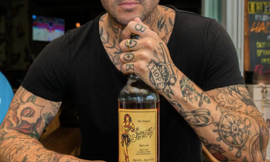 蒸汽朋克纹身和哥特纹身,又纹身又穿鼻环